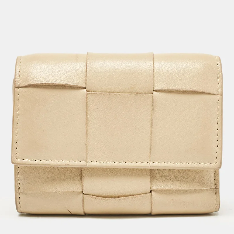 wallets with durable style-Bottega Veneta Beige Leather Intrecciato Cassette Zip Trifold Wallet